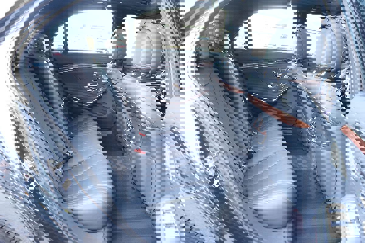 Used 2019 Mercedes-Benz S 560 Sedan w/ AMG Line Exterior image 36