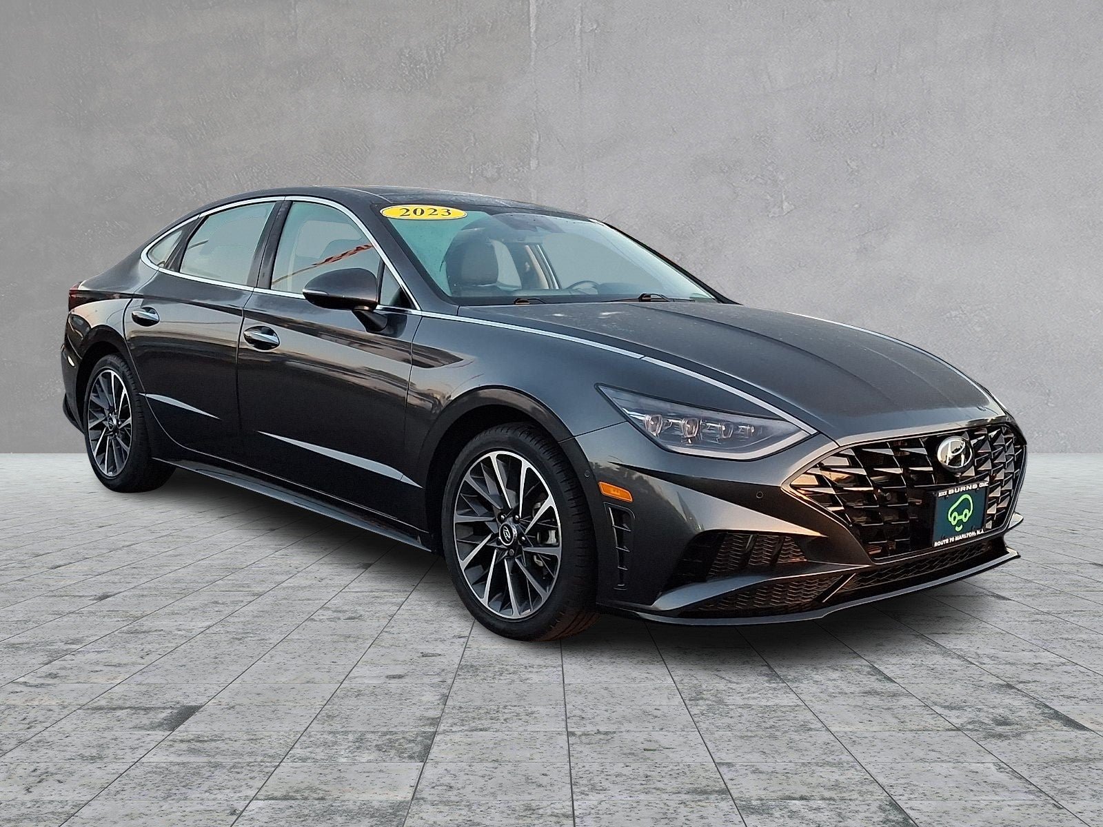 Used 2023 Hyundai Sonata Limited w/ Preferred Accessory Package FWD image 3