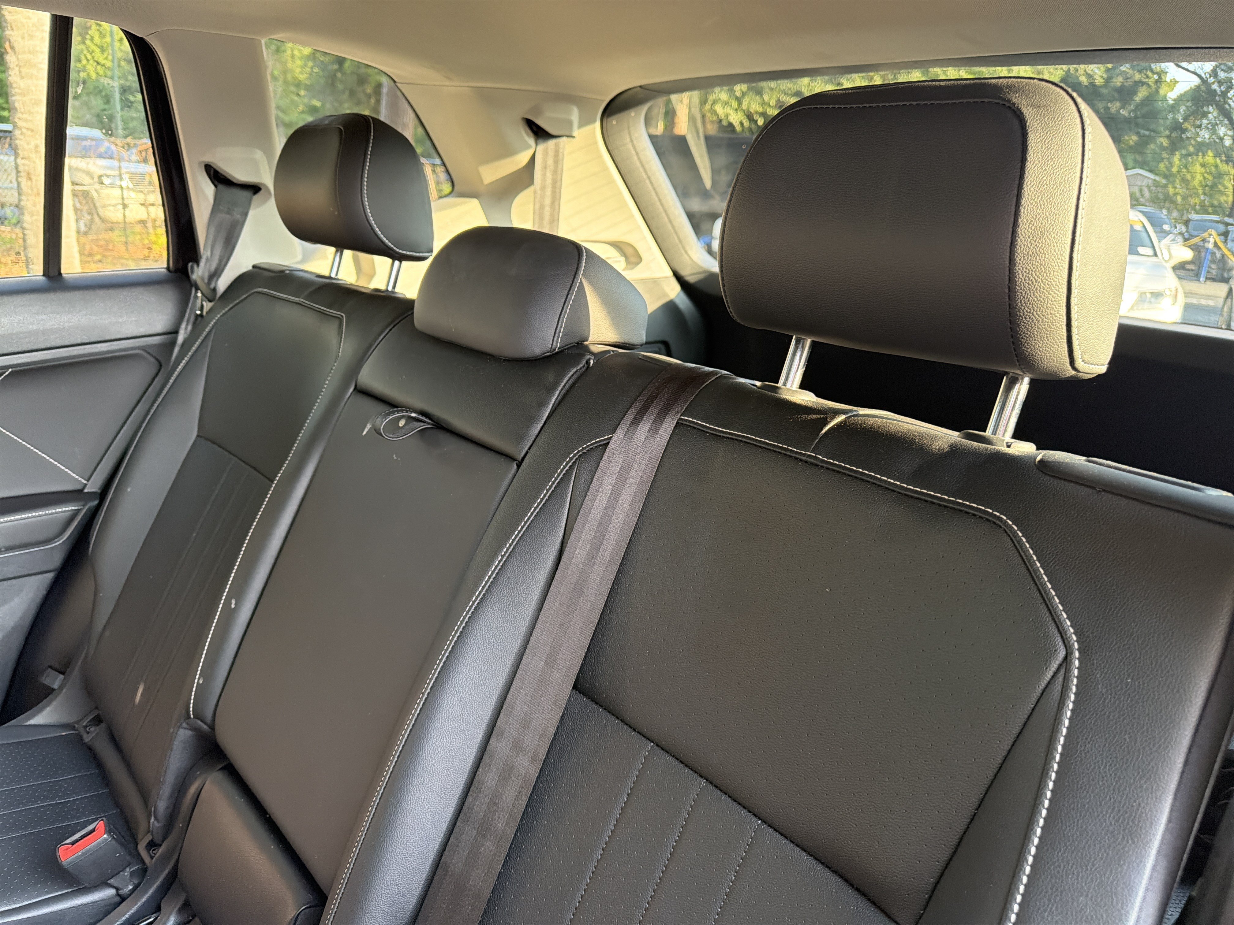 Used 2022 Volkswagen Tiguan SE FWD image 31