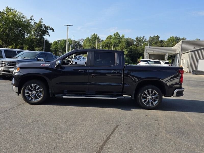 Used 2023 Chevrolet Silverado 1500 LT AWD/4WD image 5