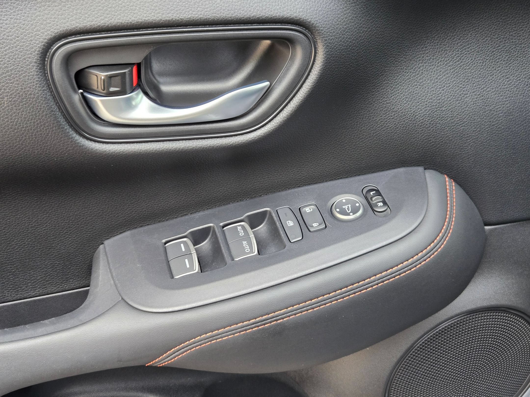 Used 2025 Honda HR-V Sport image 11