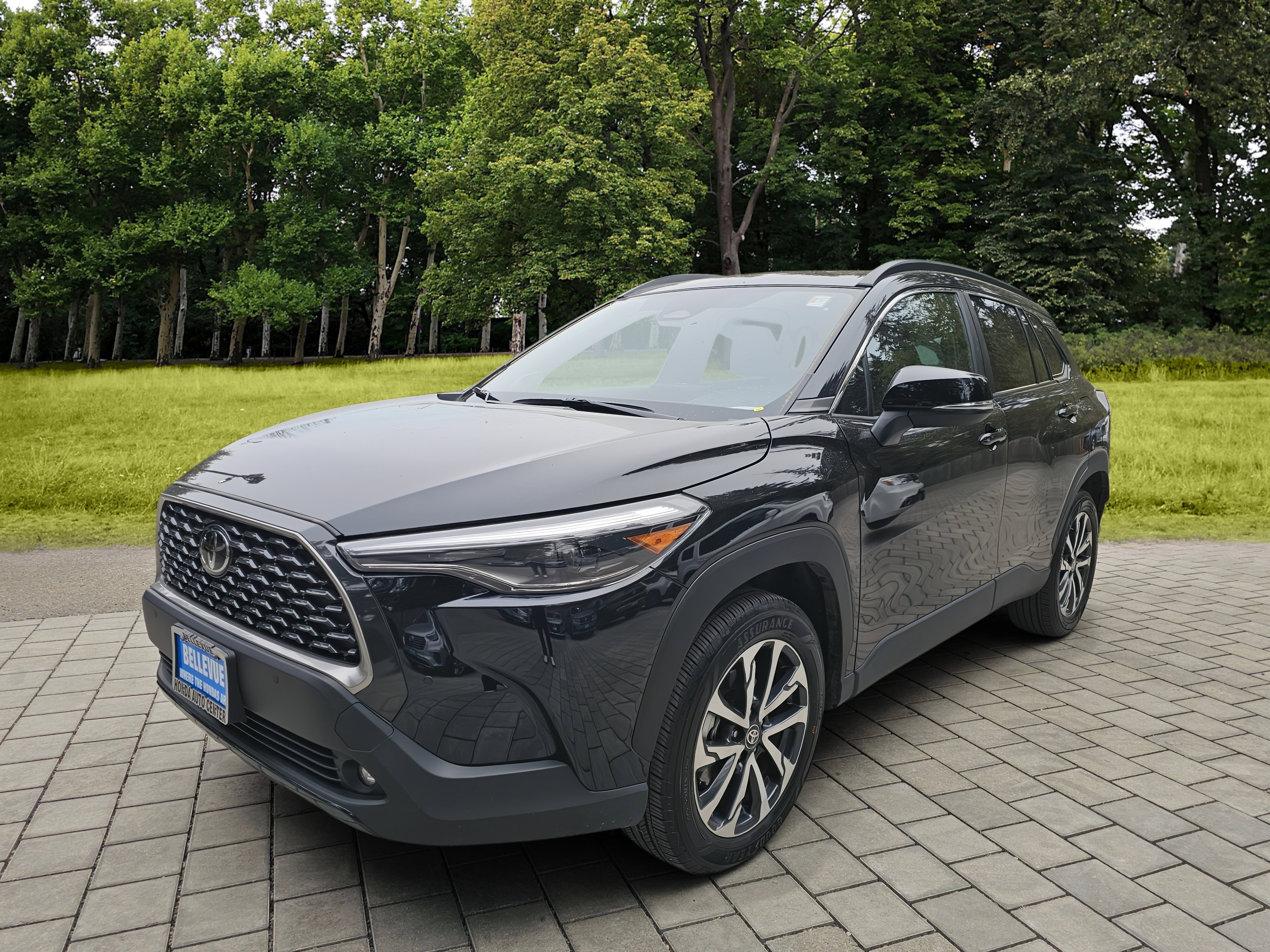 Used 2025 Toyota Corolla Cross XLE w/ Convenience Package image 3