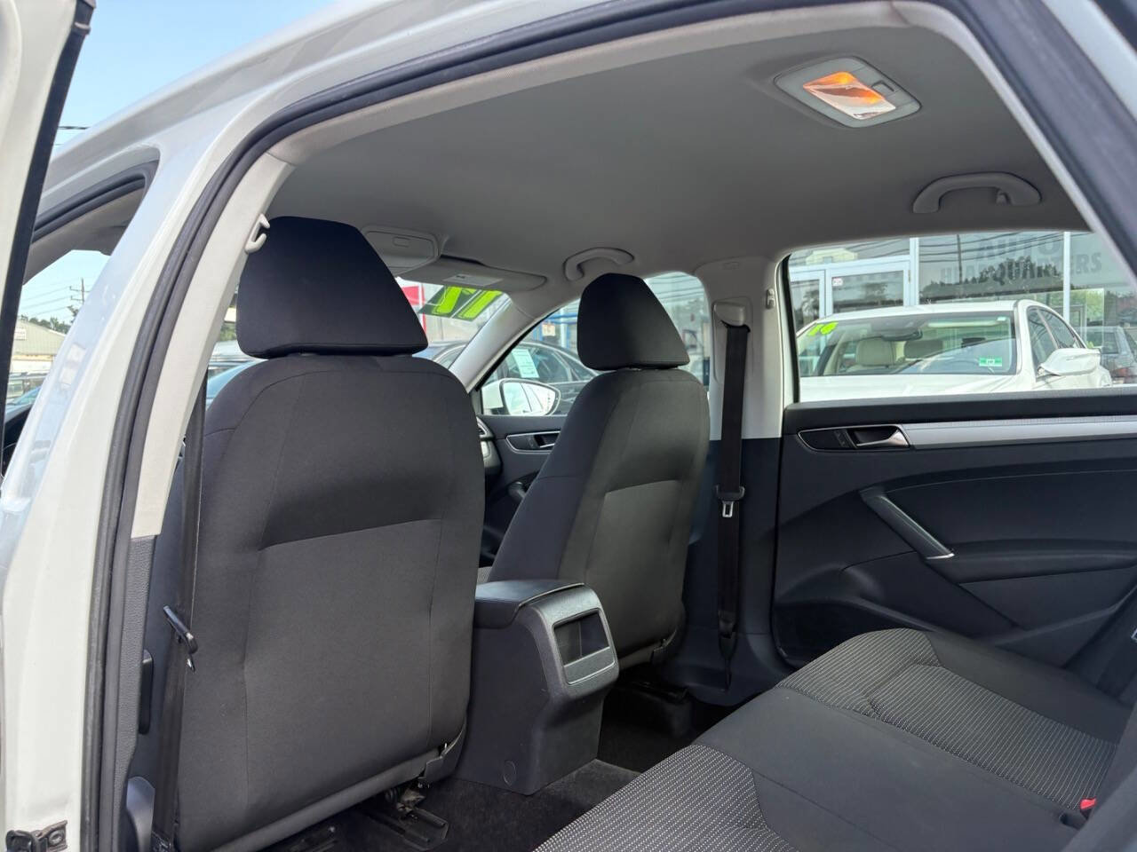 Used 2017 Volkswagen Passat 1.8T S image 22