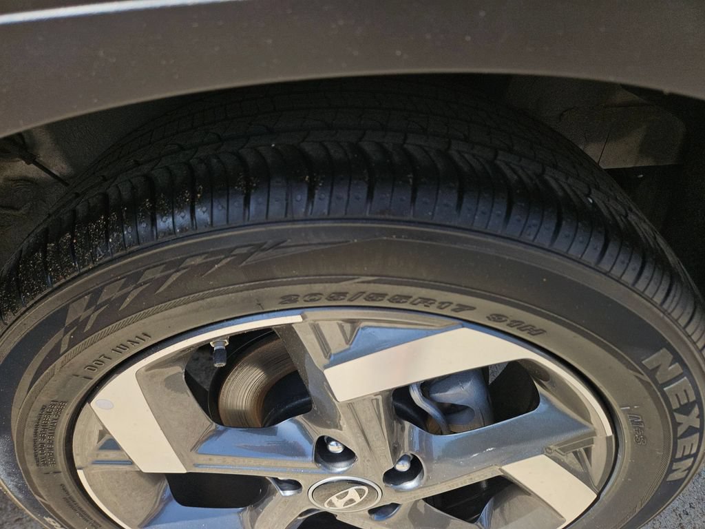 Used 2025 Hyundai Venue SEL FWD image 25