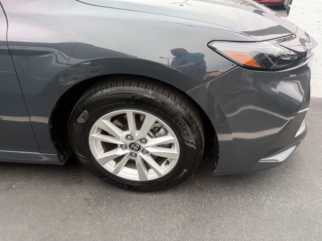 Used 2025 Toyota Camry LE image 3