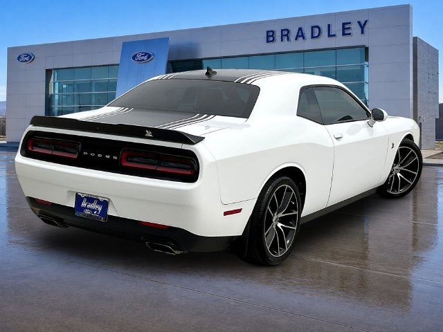 Used 2017 Dodge Challenger R/T Scat Pack RWD image 7