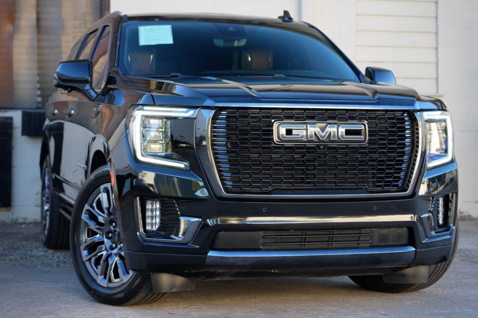 Used 2023 GMC Yukon Denali Ultimate AWD/4WD image 4