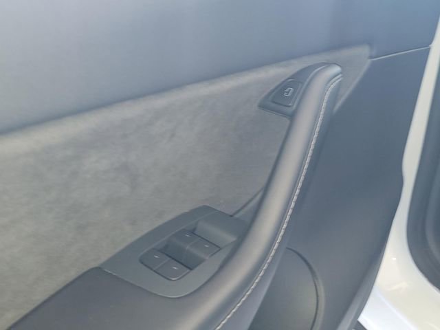 Used 2021 Tesla Model Y Long Range image 7