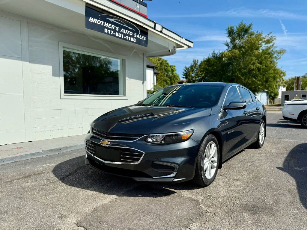 Used 2017 Chevrolet Malibu LT image 2