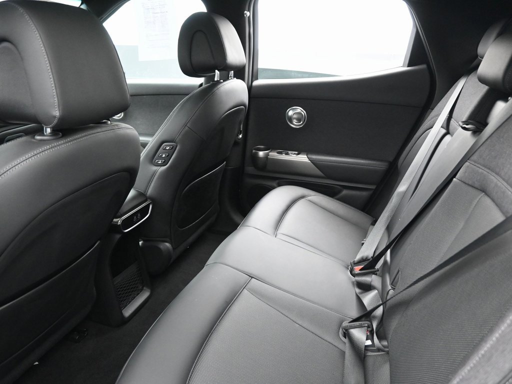 Used 2025 Genesis GV60 RWD image 31