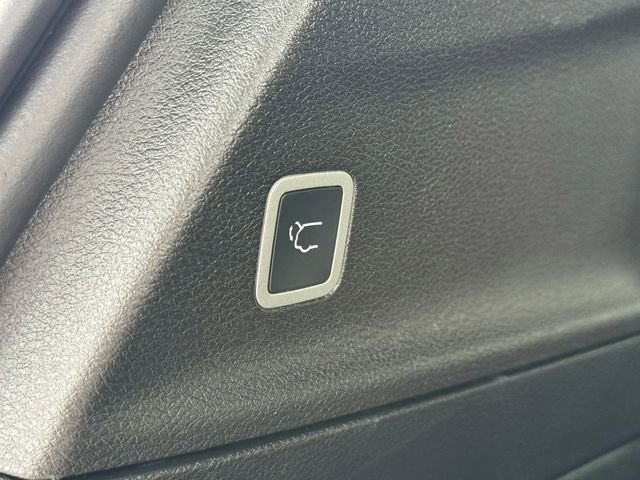 Used 2026 Chrysler Pacifica Limited image 14