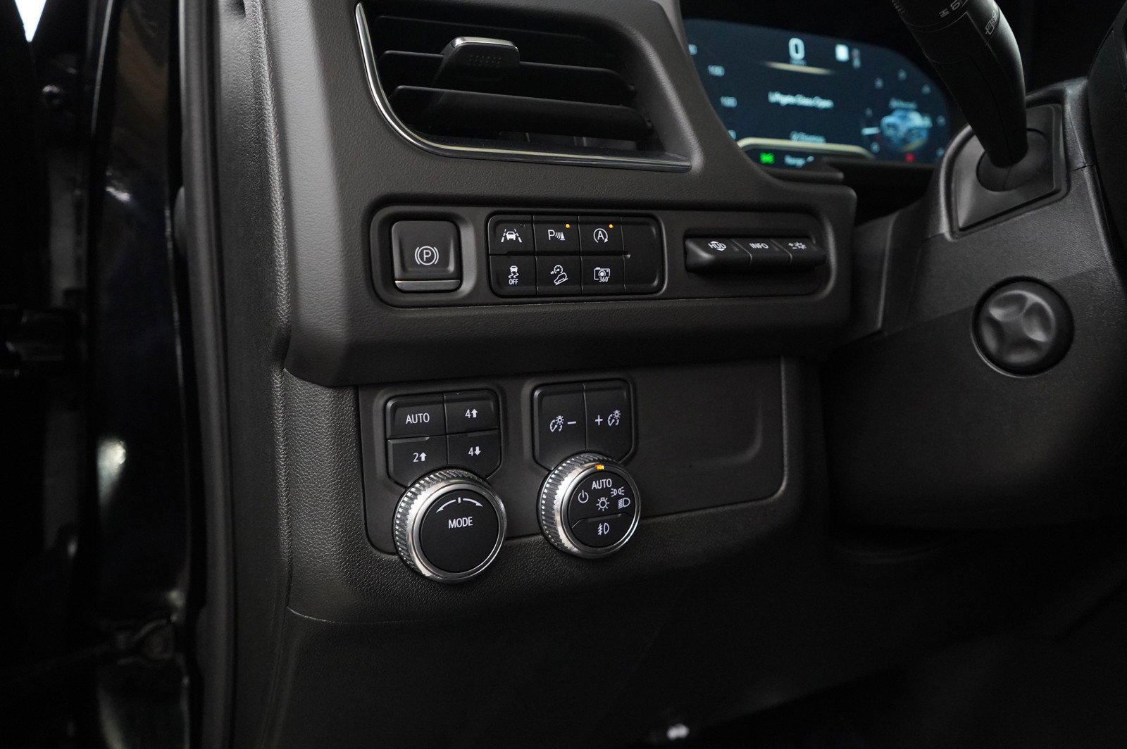 Used 2023 GMC Yukon XL AT4 w/ AT4 Premium Package image 25