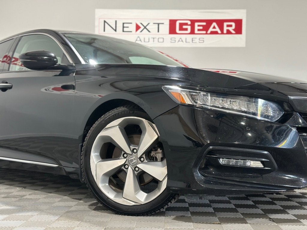 Used 2018 Honda Accord Touring image 3