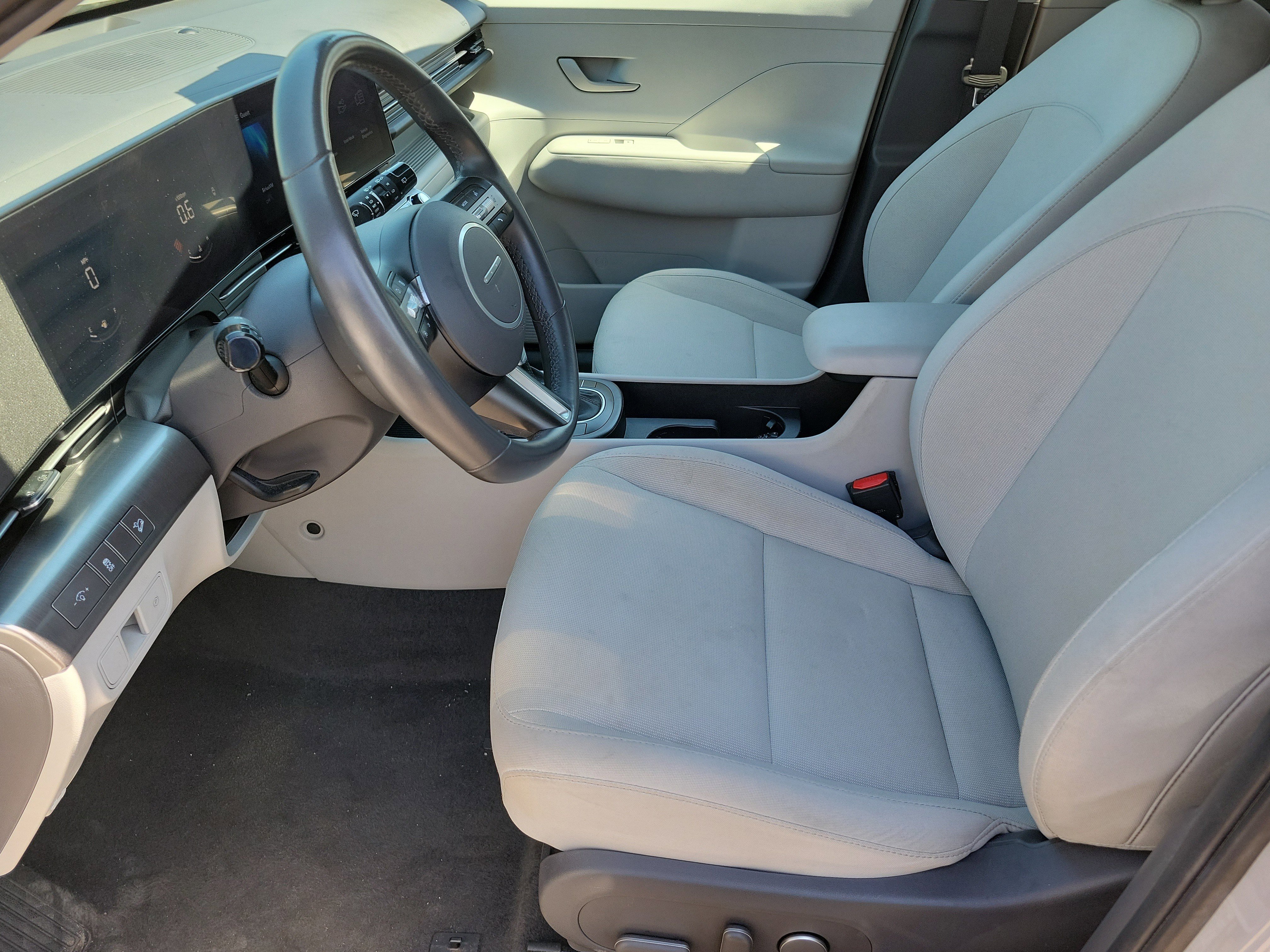 Used 2024 Hyundai Kona SEL FWD image 3