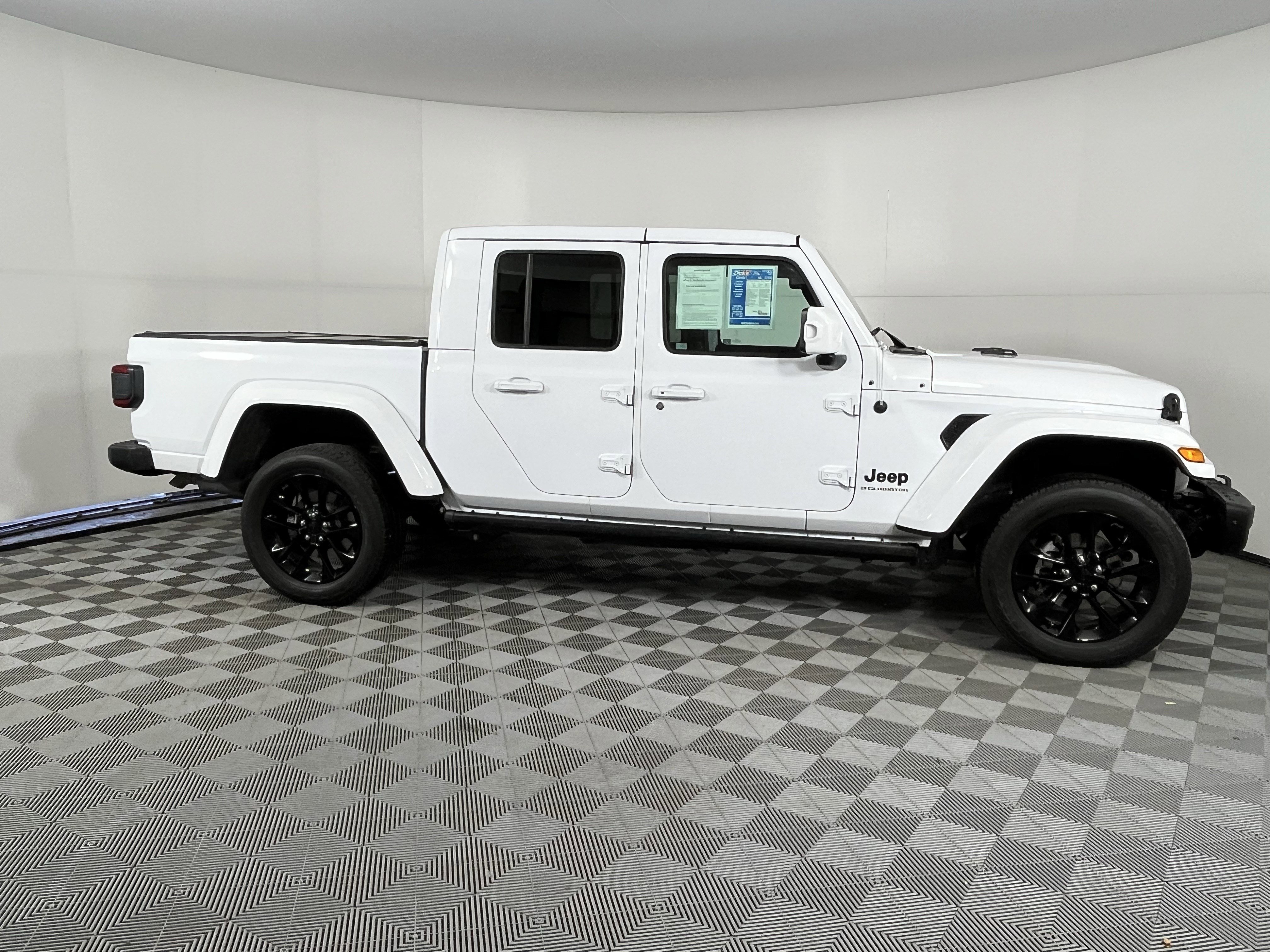 Used 2023 Jeep Gladiator Overland image 7