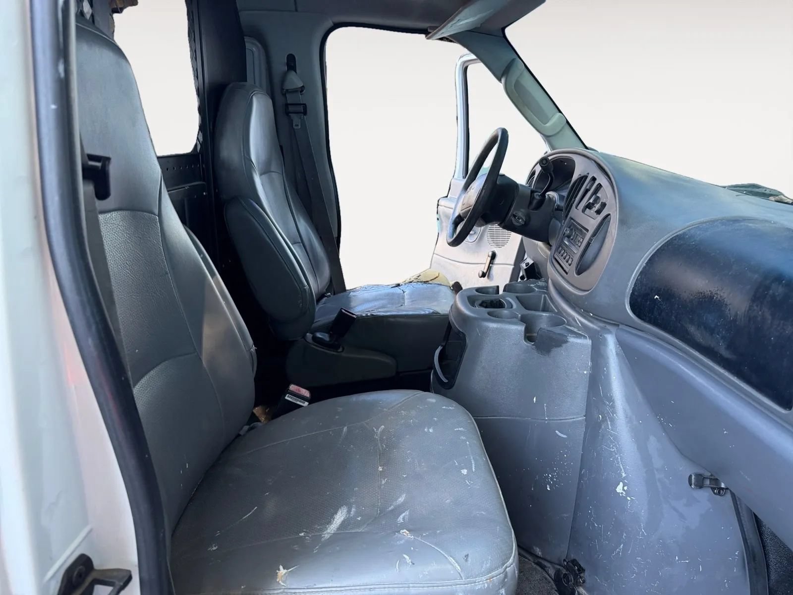 Used 2003 Ford E-250 and Econoline 250 RWD image 11