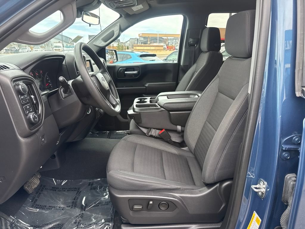 Used 2024 Chevrolet Silverado 1500 Custom Trail Boss w/ LPO, Dark Essentials Package image 9