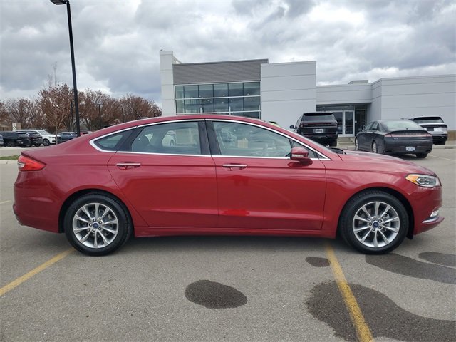 Used 2017 Ford Fusion SE w/ Fusion SE Technology Package image 8