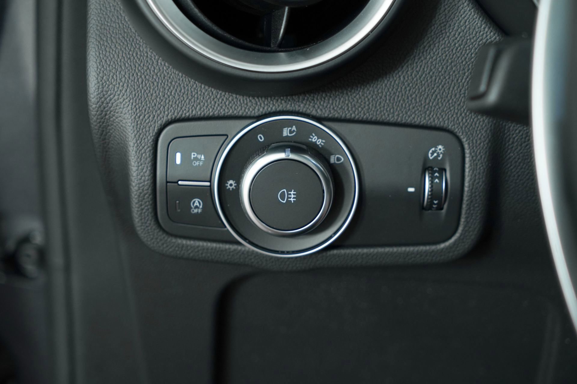 New 2025 Alfa Romeo Stelvio Sprint AWD/4WD image 29