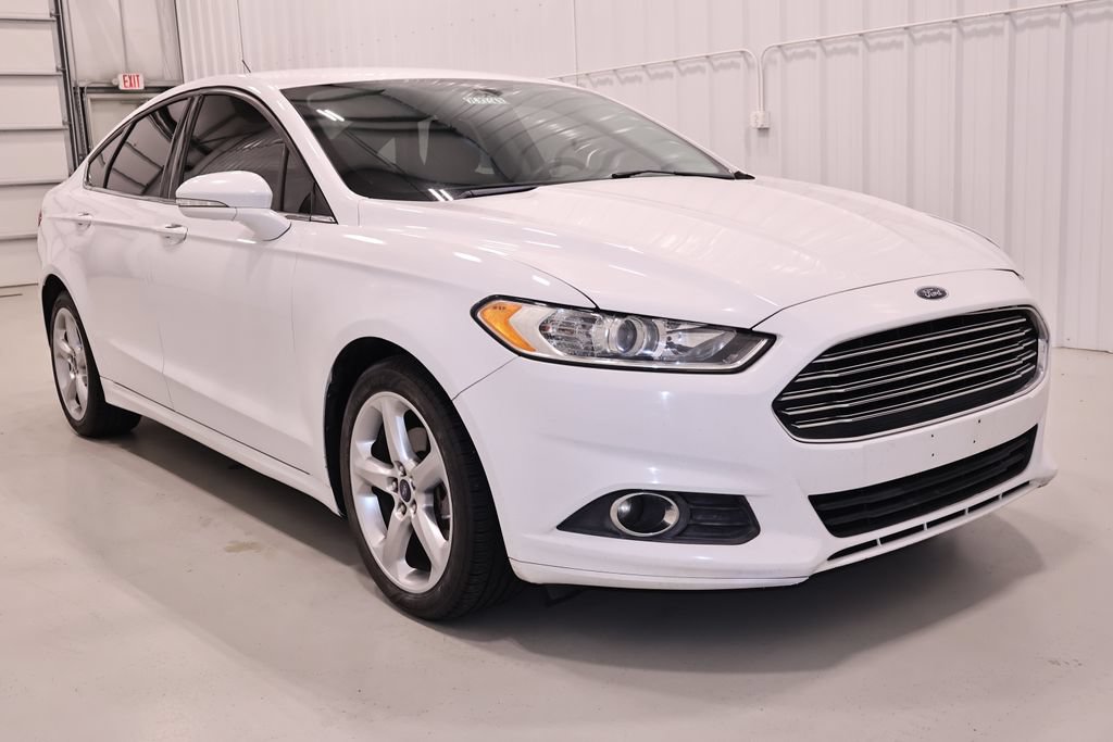 Used 2016 Ford Fusion SE w/ Equipment Group 201A AWD/4WD image 3