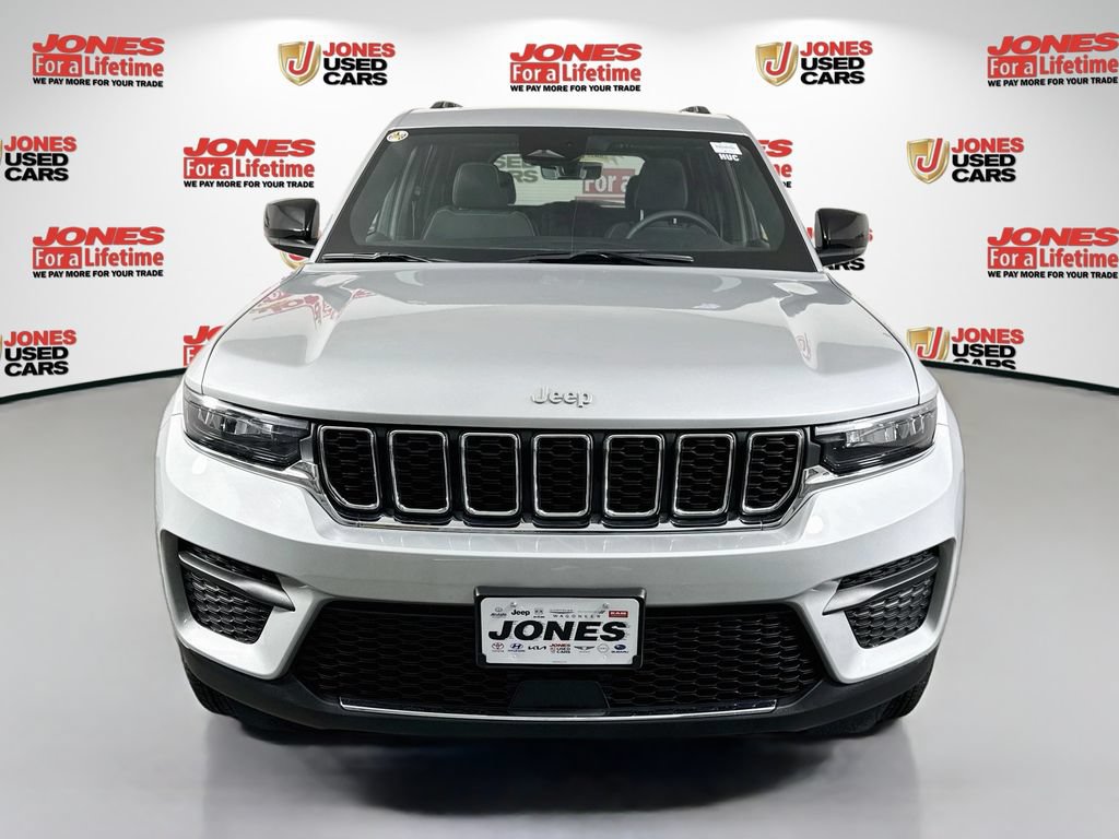 Used 2025 Jeep Grand Cherokee Laredo X AWD/4WD image 11