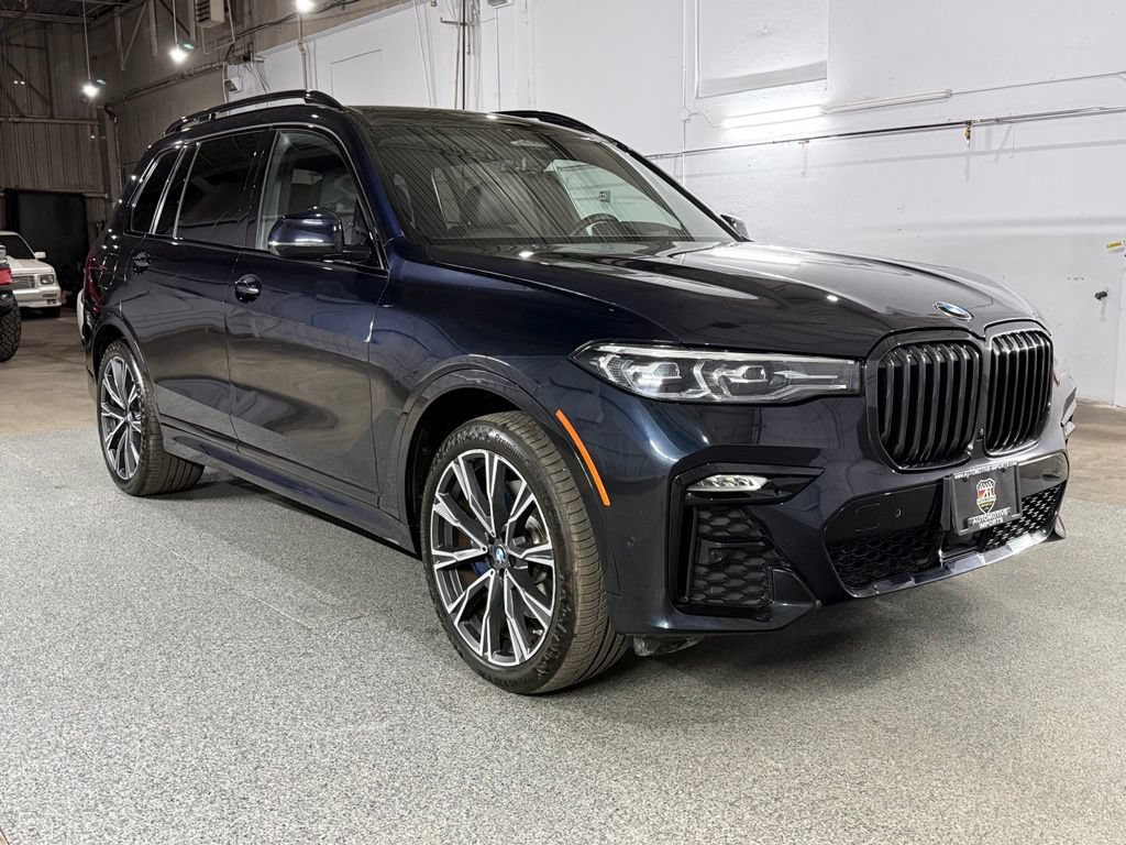 Used 2022 BMW X7 xDrive40i w/ M Sport Package AWD/4WD image 4