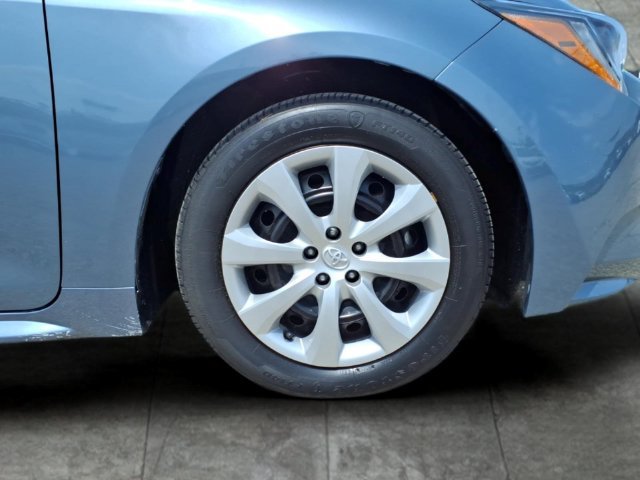 Used 2025 Toyota Corolla LE FWD image 9