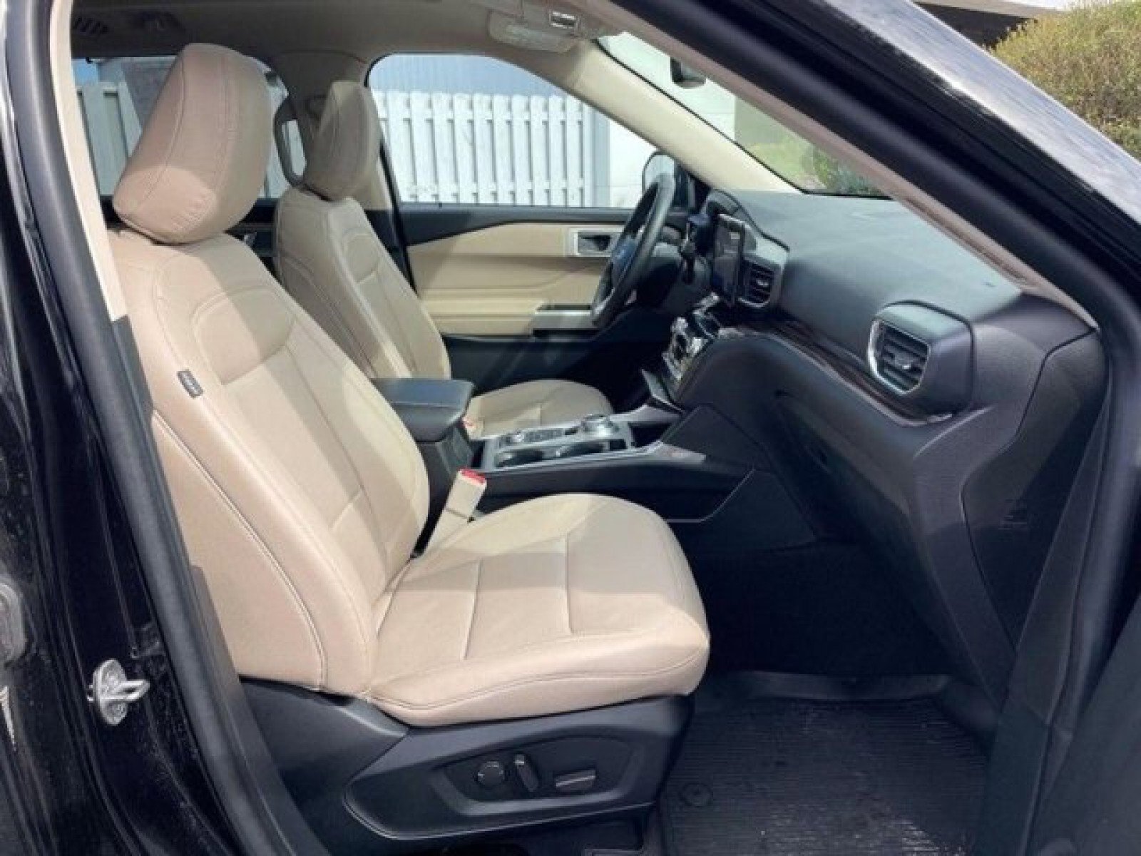 Used 2021 Ford Explorer Limited w/ Equipment Group 301A image 38