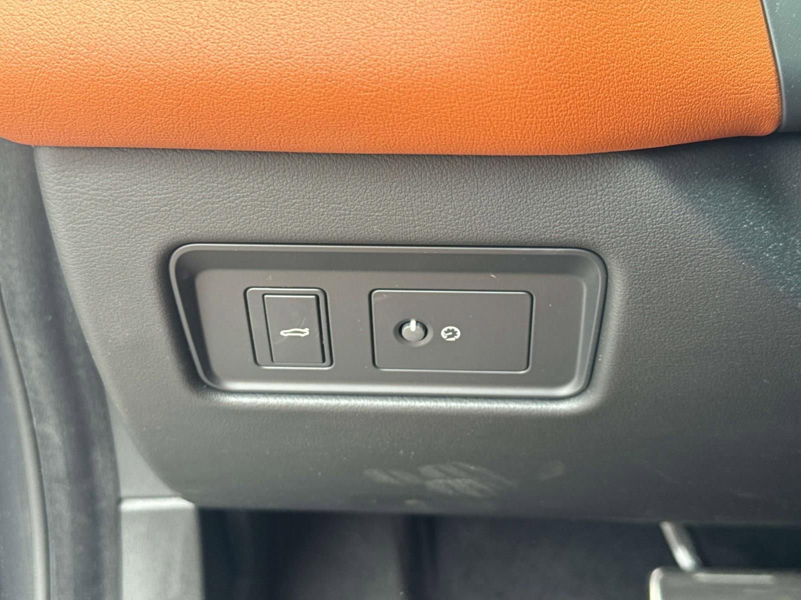 Used 2024 Jaguar XF R-Dynamic SE image 20