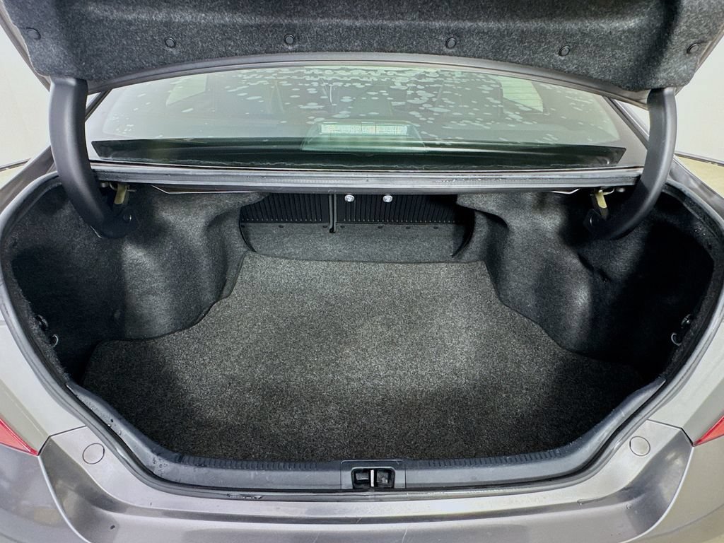 Used 2017 Toyota Camry SE w/ Moonroof Package FWD image 31
