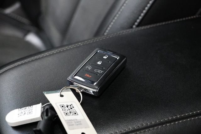 Used 2023 Jeep Grand Cherokee Altitude AWD/4WD image 35