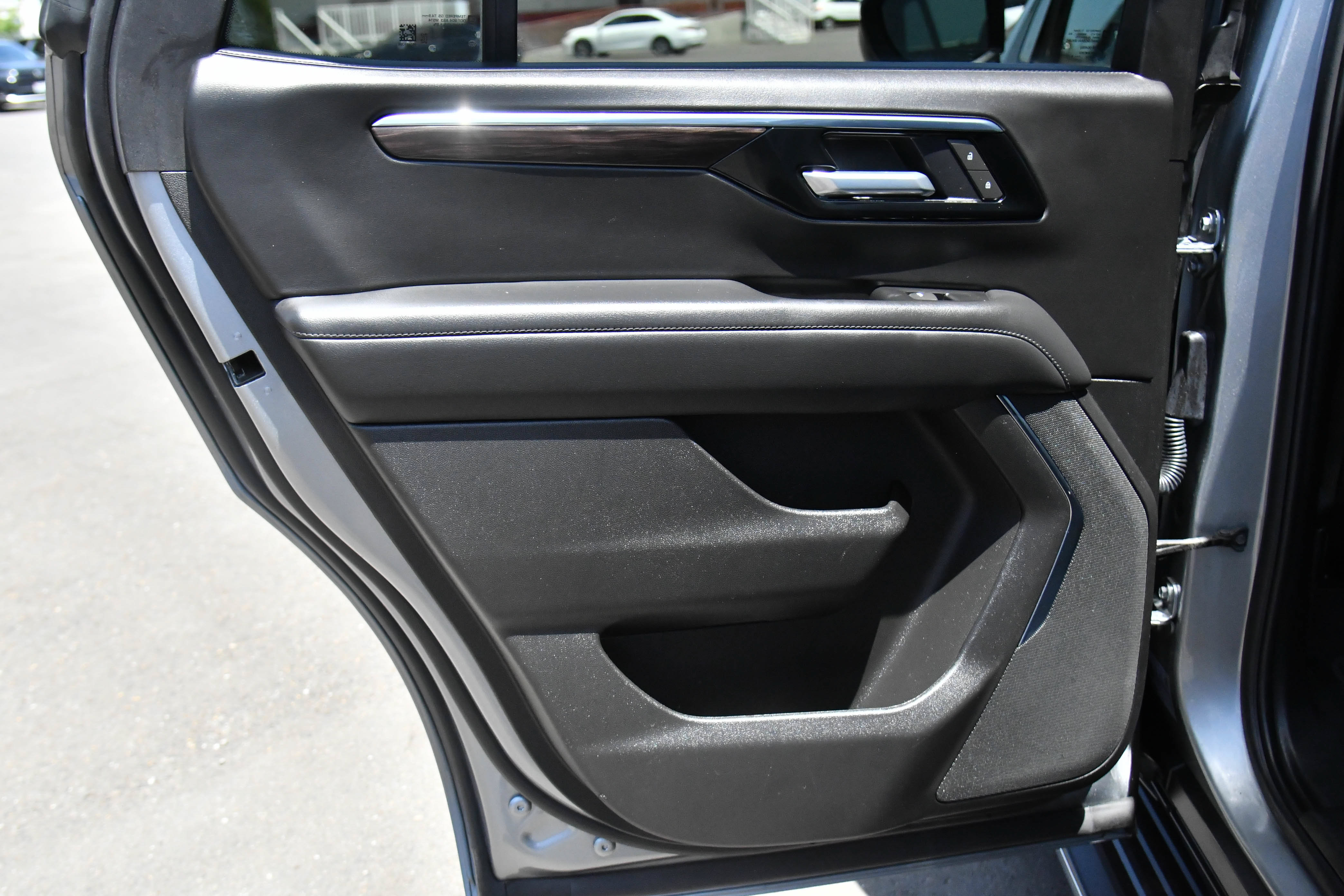 Used 2025 Chevrolet Tahoe LT AWD/4WD image 42