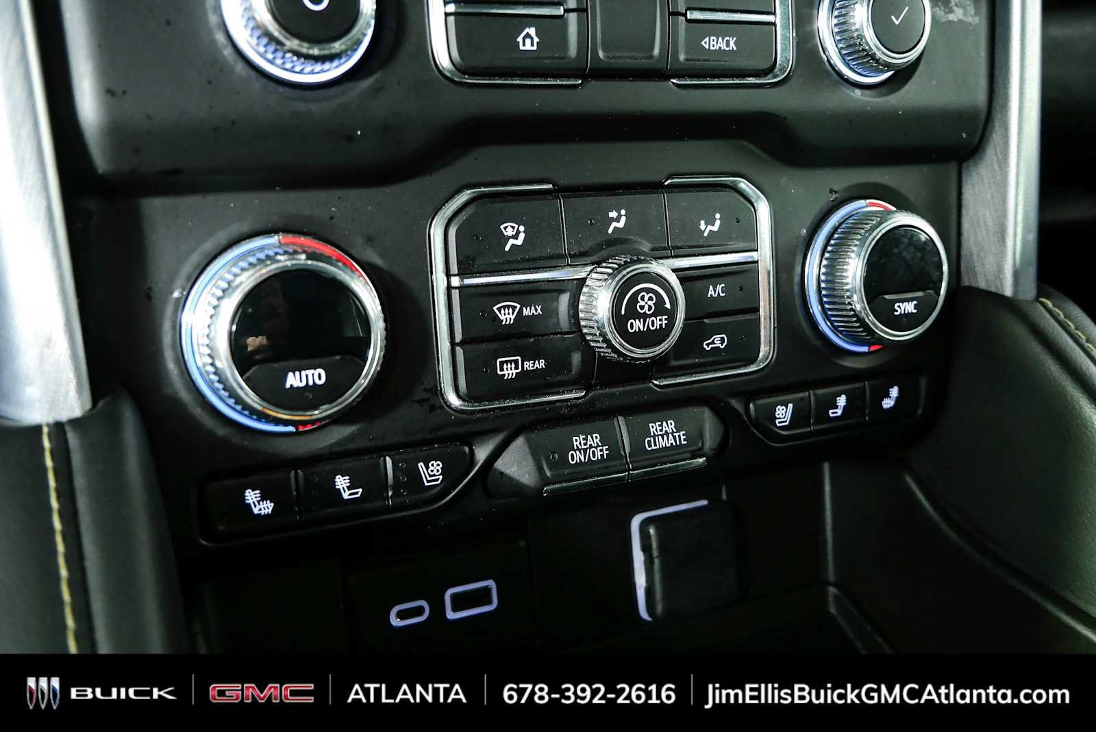 Used 2023 GMC Yukon XL SLT AWD/4WD image 34