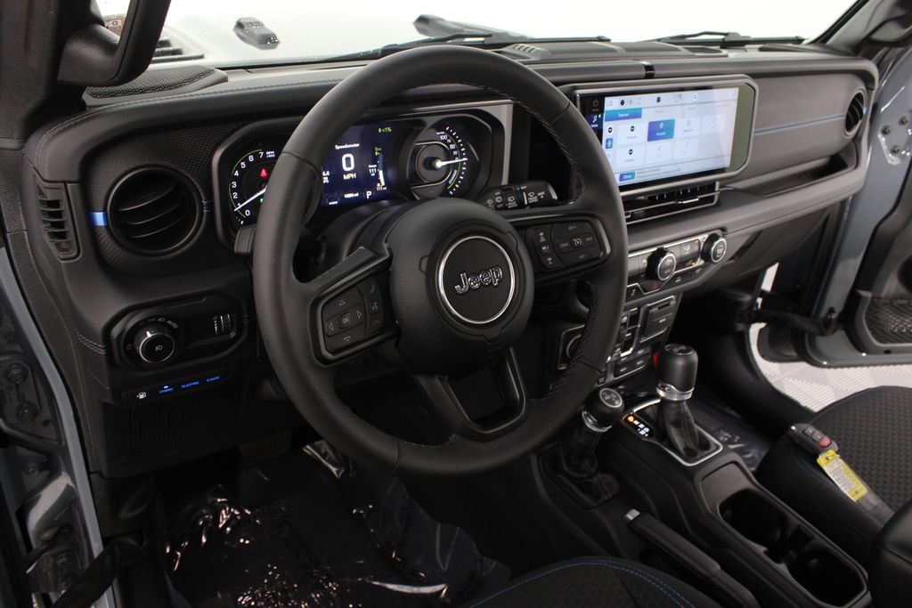 Used 2025 Jeep Wrangler Unlimited Rubicon 4xe AWD/4WD image 8