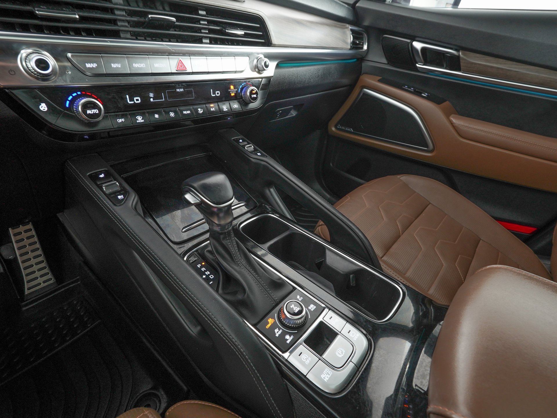 Used 2022 Kia Telluride SX w/ SX Prestige Package image 24