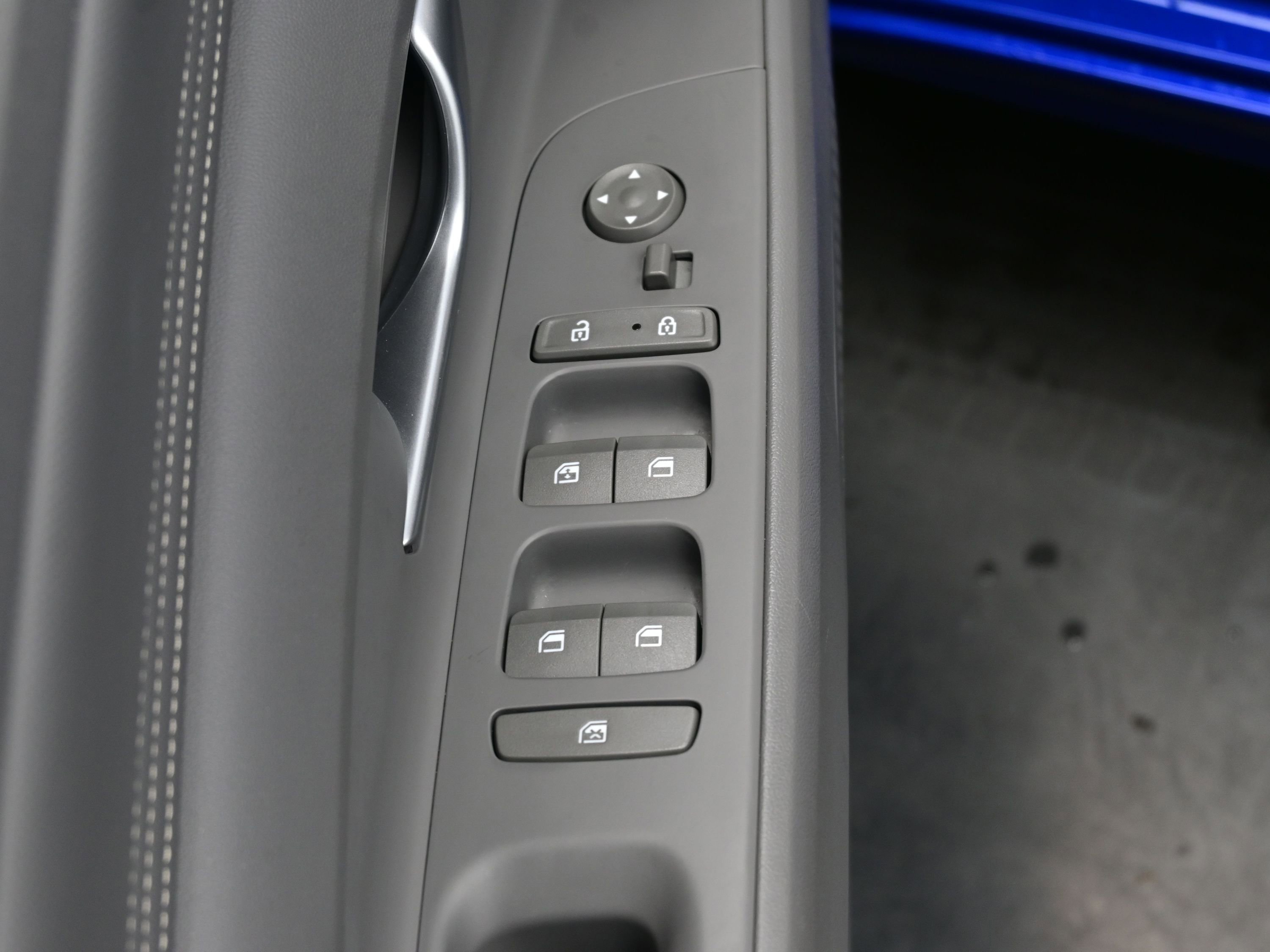 Used 2023 Hyundai Elantra SEL w/ Convenience Package image 10