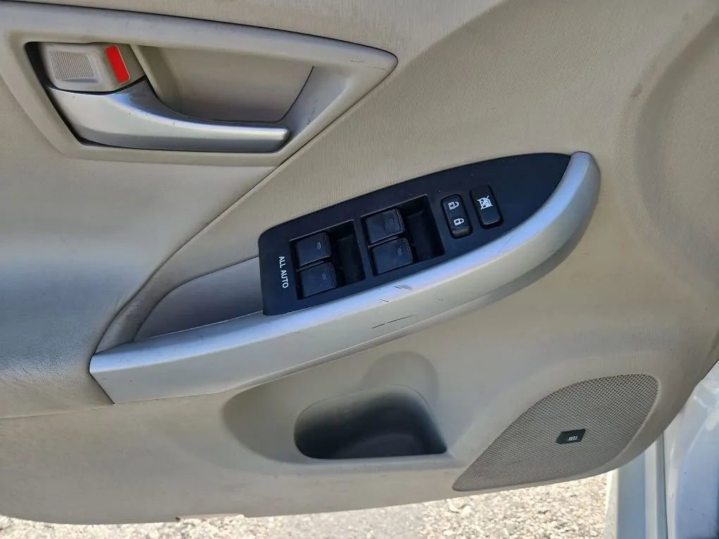 Used 2012 Toyota Prius Four w/ Deluxe Solar Roof Pkg image 31