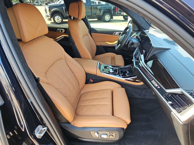 Used 2025 BMW X7 xDrive40i w/ M Sport Package AWD/4WD image 21