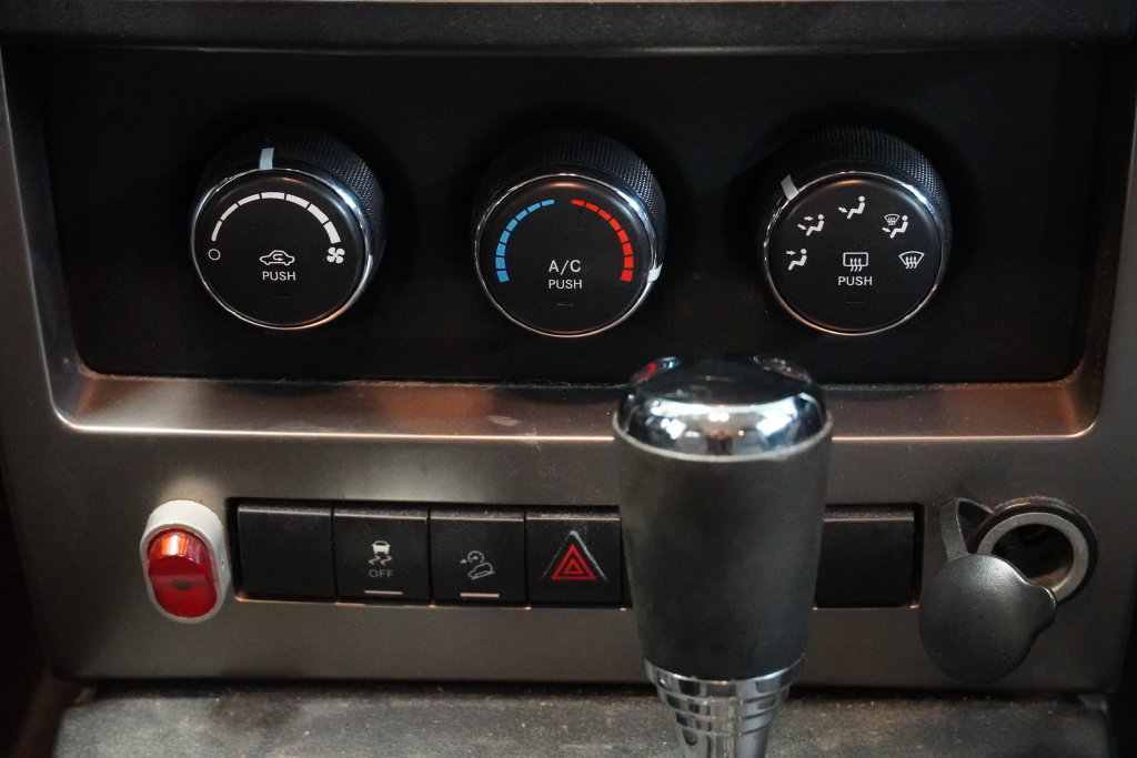 Used 2012 Jeep Liberty Sport AWD/4WD image 21