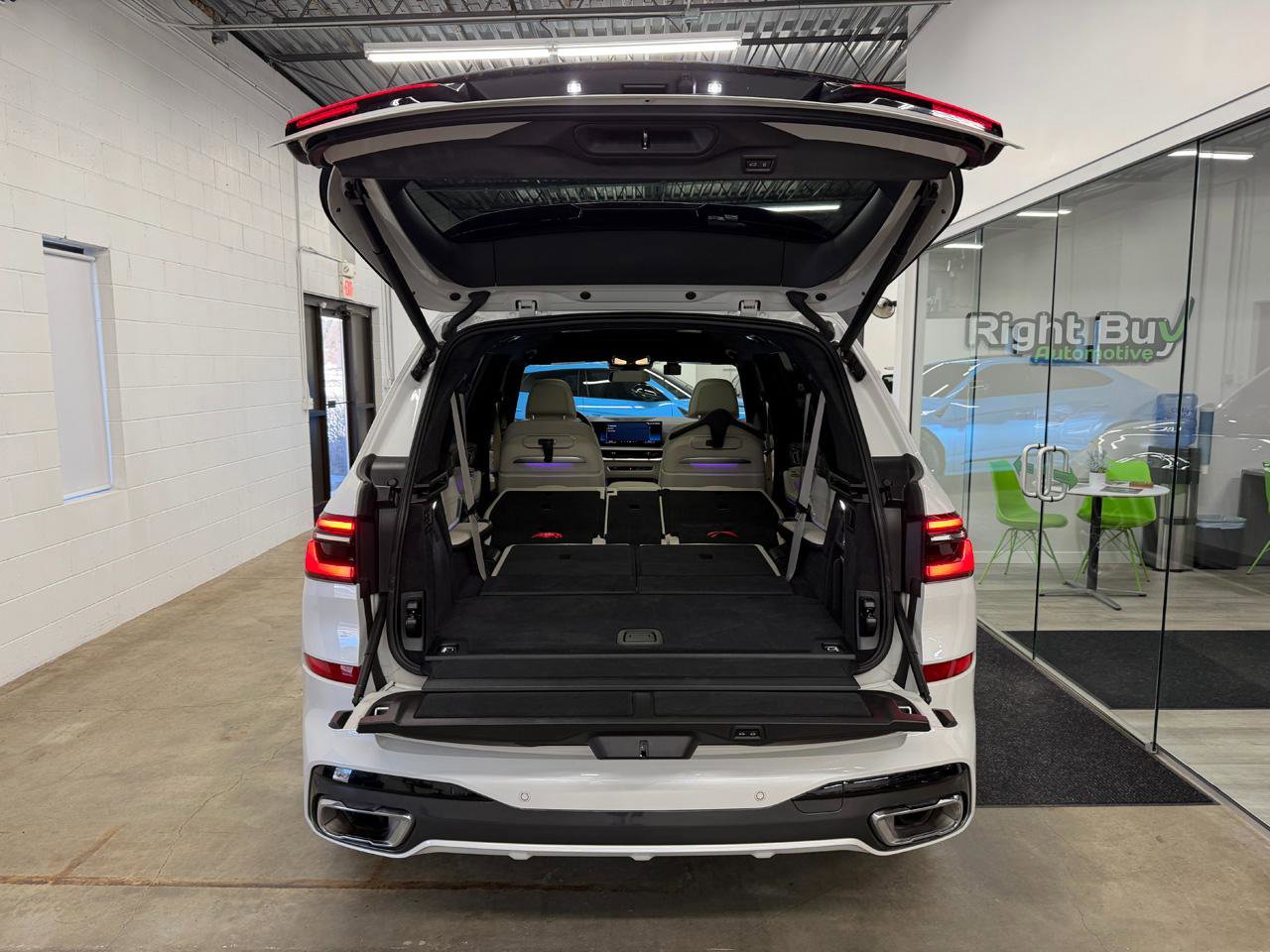 Used 2024 BMW X7 xDrive40i w/ Executive Package image 20