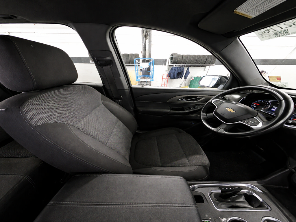 Used 2023 Chevrolet Traverse LT FWD image 12