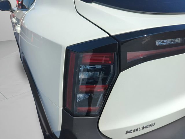 Certified 2025 Nissan Kicks SR FWD image 44