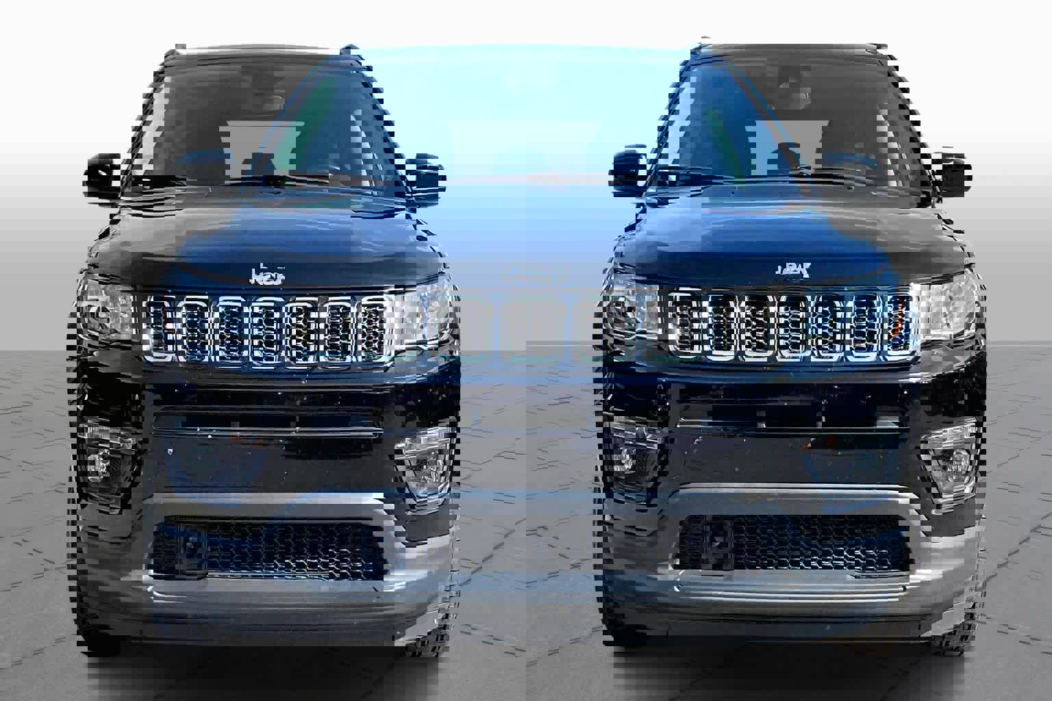 Used 2020 Jeep Compass Latitude image 3