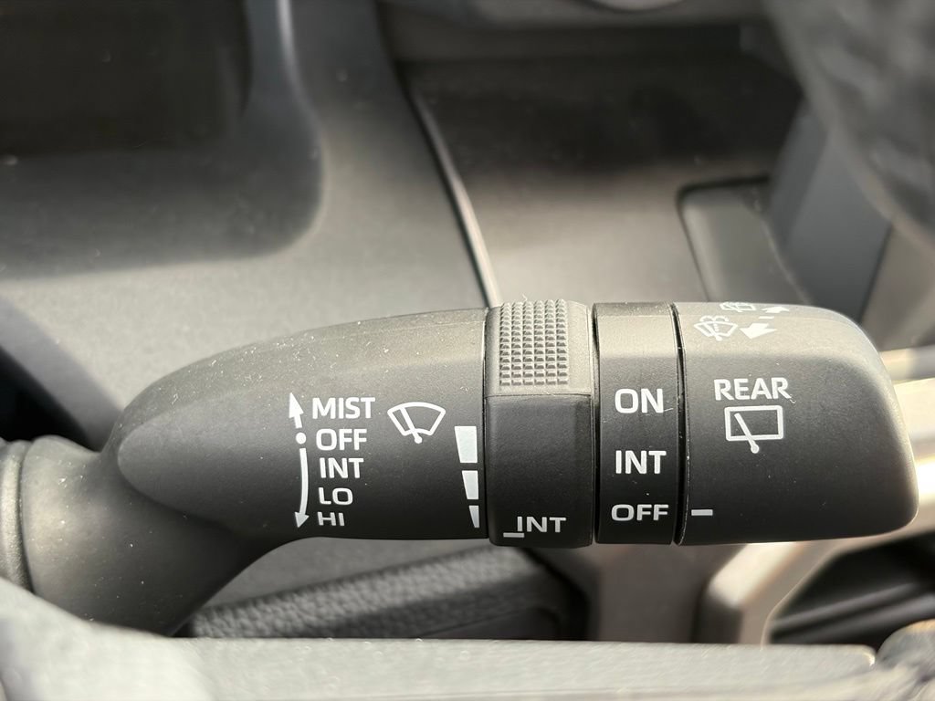 Used 2025 Toyota 4Runner SR5 AWD/4WD image 25