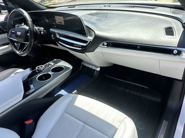 Certified 2024 Cadillac Lyriq Luxury AWD/4WD image 30