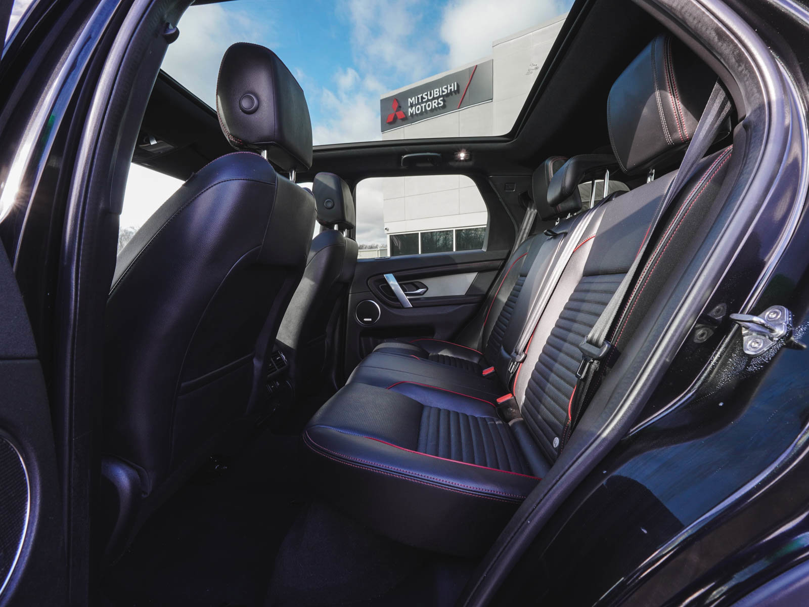 Used 2023 Land Rover Discovery Sport SE R-Dynamic image 29