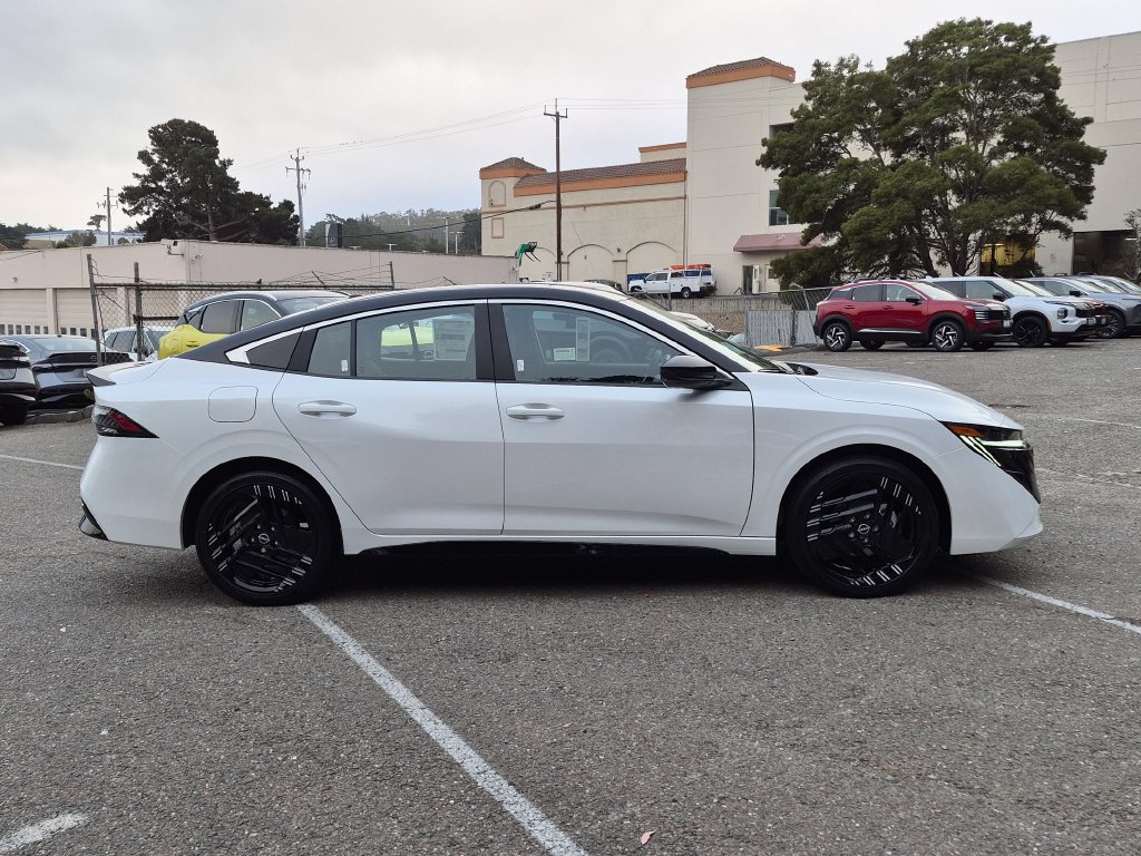 New 2027 Nissan Sentra SR w/ Floor Mat Package FWD image 4