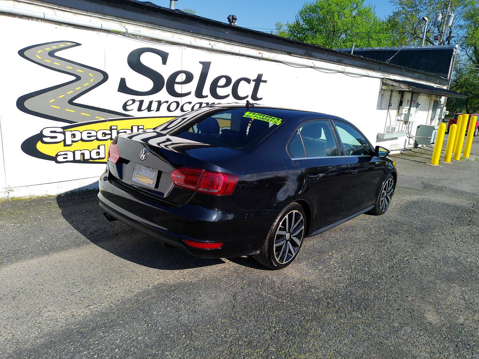 Used 2013 Volkswagen Jetta GLI Autobahn FWD image 2
