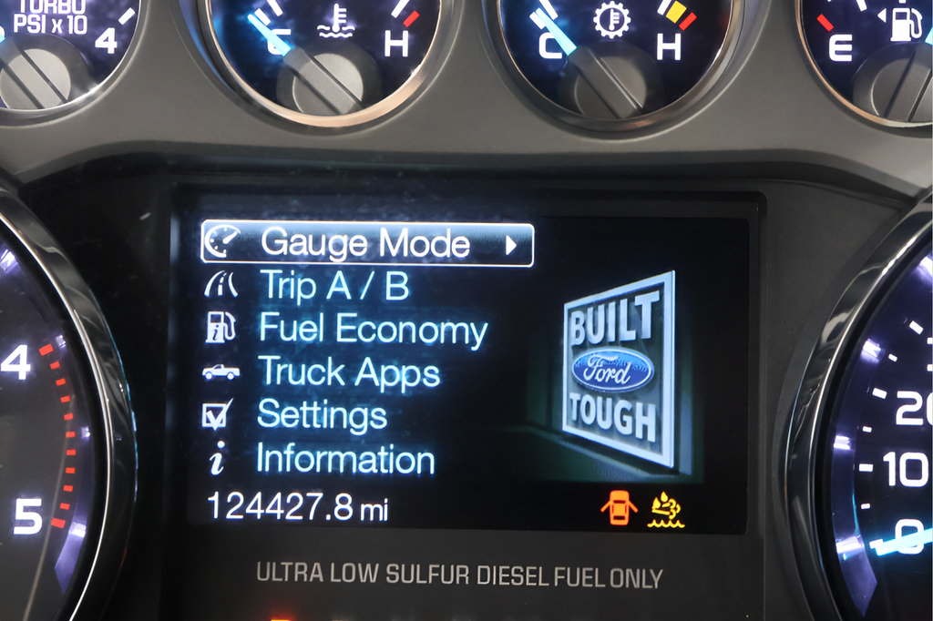 Used 2015 Ford F250 Platinum w/ Platinum Package AWD/4WD image 16