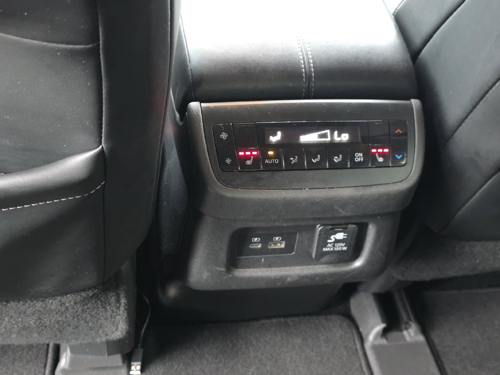 Used 2022 Nissan Pathfinder Platinum w/ Cargo Package FWD image 9